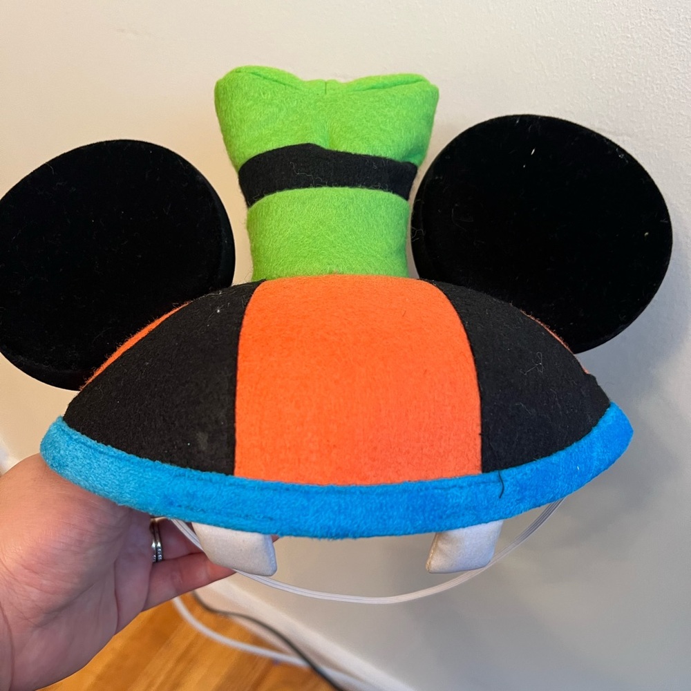 Disney World Mickey Mouse Ears Goofy Hat EUC